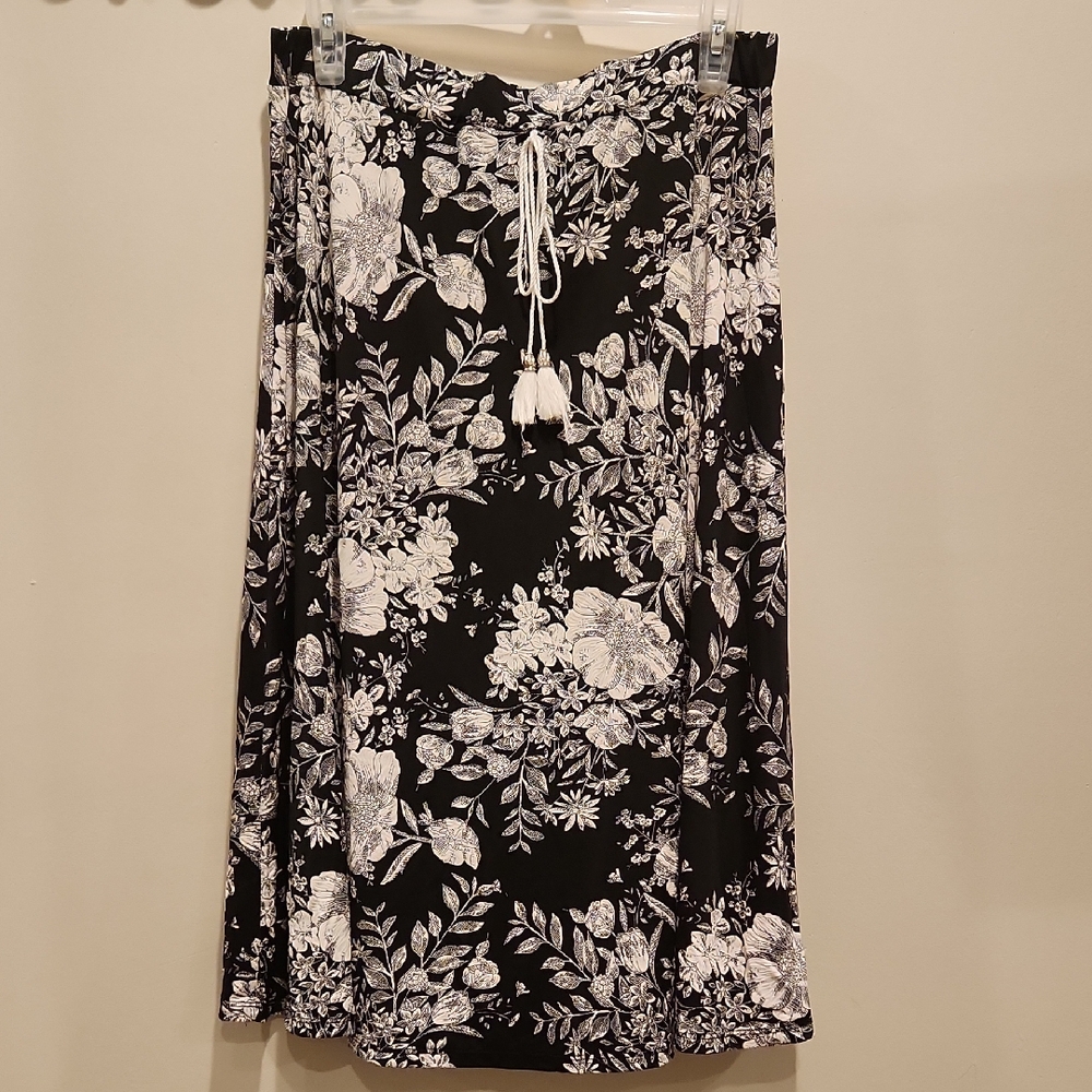 Emi & Joe Chic Black and White Floral A-Line Skirt